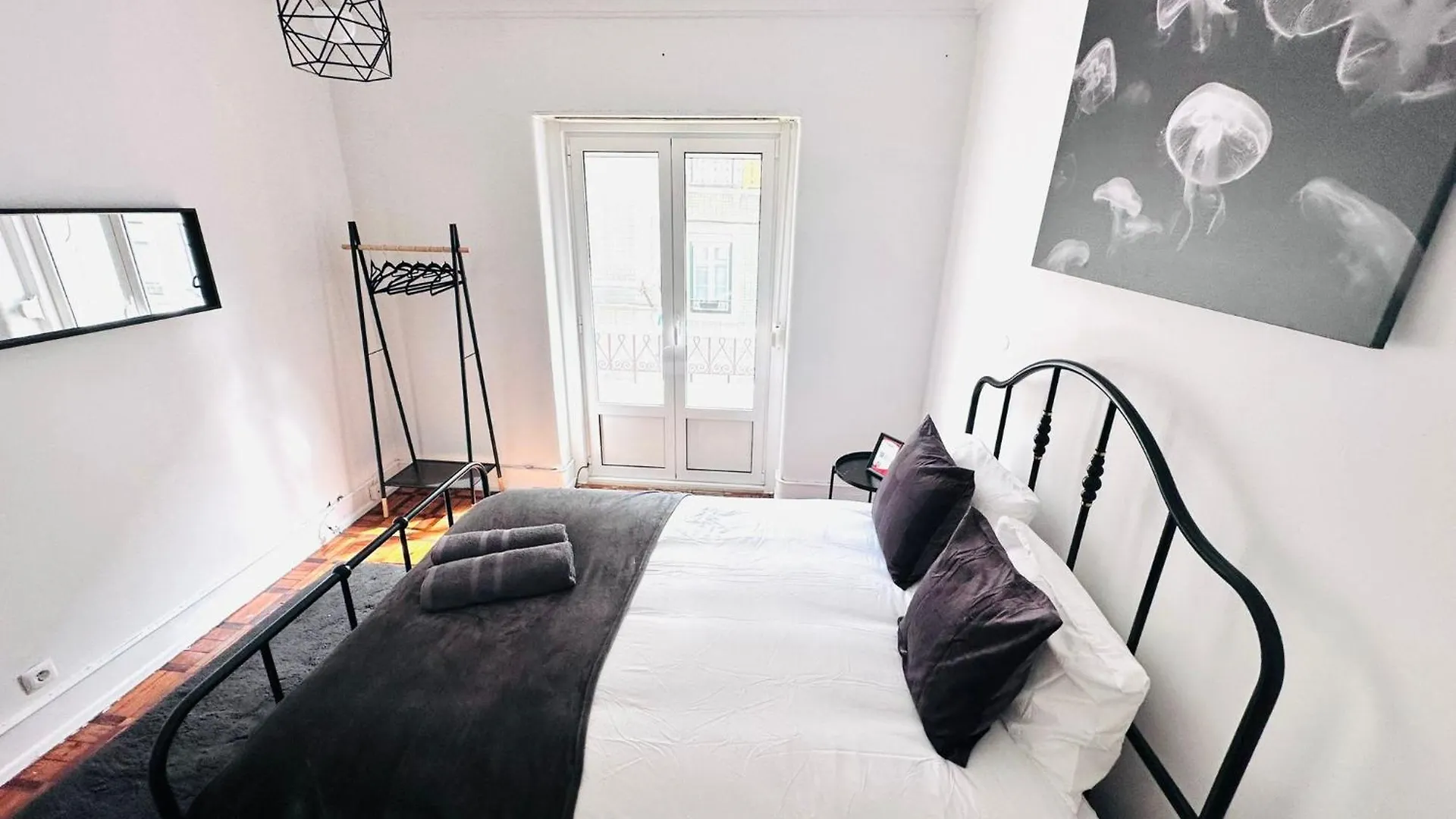 Central Lisbon Rooms, Best Location For Tourists